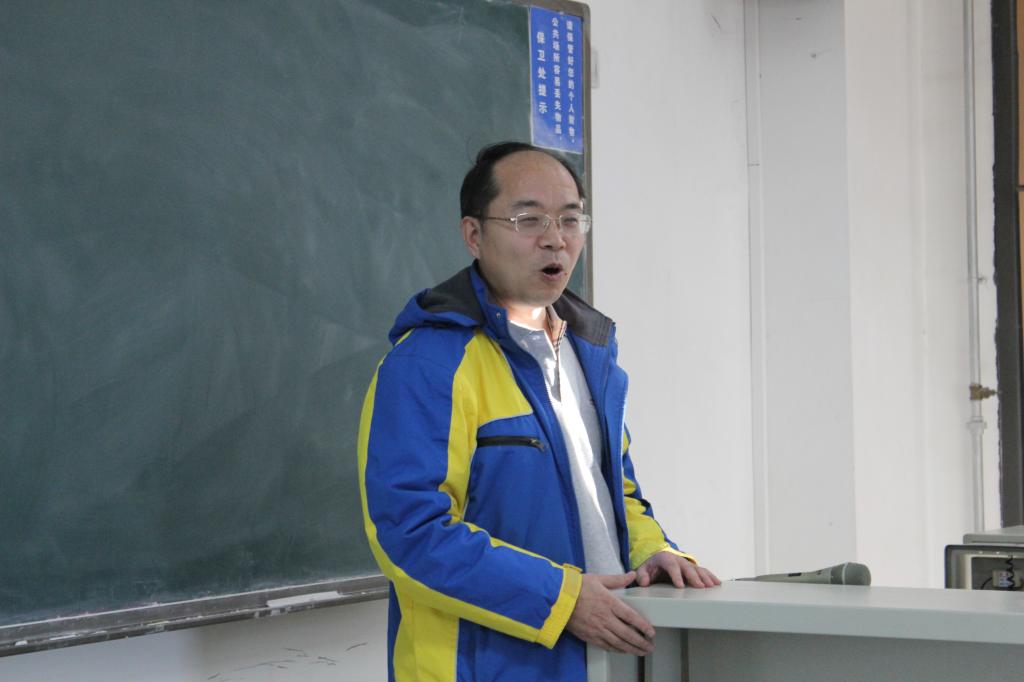 学院教学委员会主任冯春安教授致辞